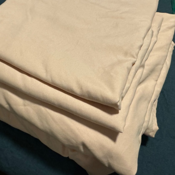 Target's Room Essentials super soft King sheets and two king pillow cases. - Picture 4 of 4